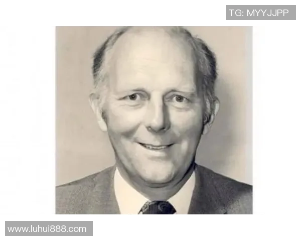 亚当斯的传奇人生与影响力探秘：从历史到现代的深远启示